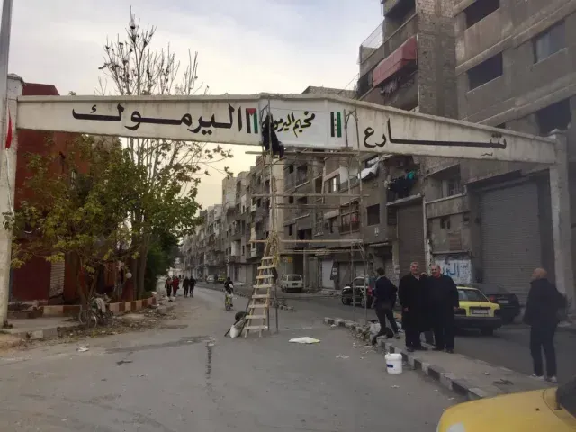 رغم أزمات النقل والنظافة .. مخيم اليرموك يتنفس الصعداء لعودة الحياة تدريجياً