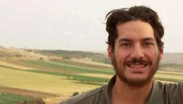 فريق قطري أميركي سوري يعثر على رفات أشخاص يُرجَّح أن بينها الصحفي أوستن تايس