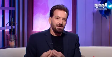 محمد اسكندر يثير الجدل: لا رئيس لسوريا حالياً وأعتز بتكريم حافظ الأسد.!!