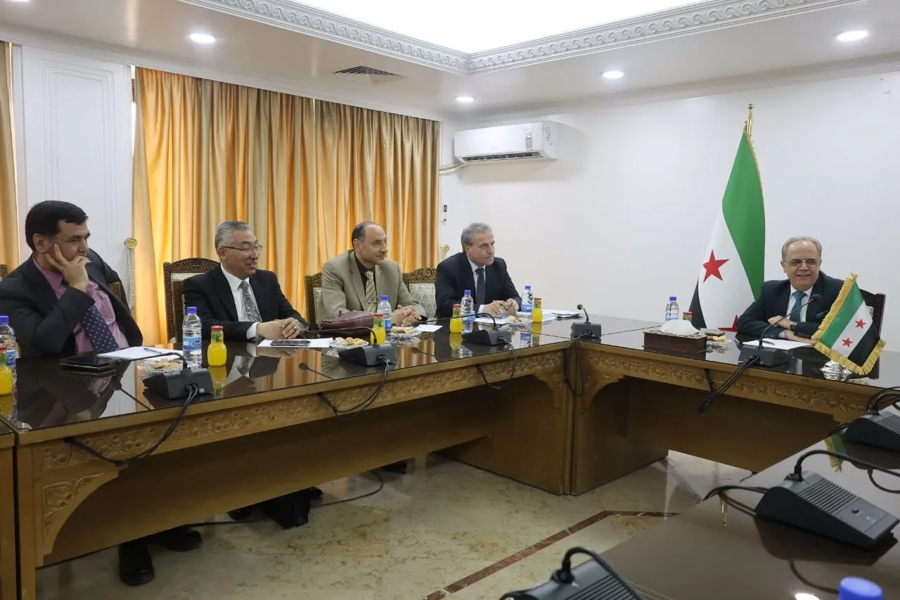 استياء واسع من قرارات وزير التعليم العالي بحق طلاب الشمال السوري ومطالب بإقالته