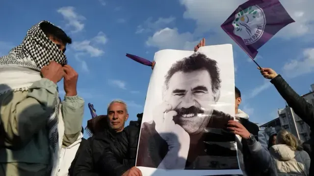 "عبدي" يُرحب بقرار العمال الكردستاني بوقف العمل المسلح ويعتبره بداية جديدة للسلام