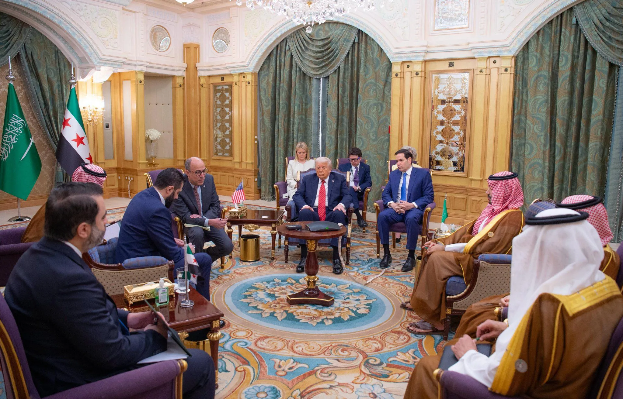 الخارجية السورية تُعلق على لقاء "الشرع وترامب": تاريخي يمثل بداية مرحلة جديدة من التعاون