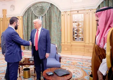 "ترمب" يشيد "الشرع": شاب مقاتل وقائد مذهل لديه فرصة حقيقية للحفاظ على سوريا