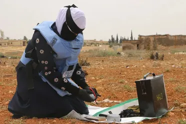 المرأة السورية في وجه الحرب ومخلفاتها: شجاعة الصمود في مواجهة الموت الصامت