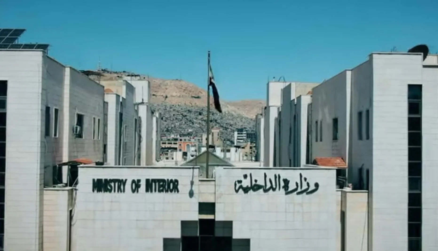 جهود لتعزيز الكادر البشري.. تشكيل لجنة لتقييم أوضاع المنشقين عن الداخلية وتعويضهم
