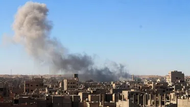 انفجار في مخفر شرطة الميادين يودي بثلاثة قتلى وحظر تجول حتى الفجر