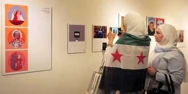 افتتاح معرض "معتقلون ومغيبون": إعادة توثيق مأساة السوريين وفتح أبواب الذاكرة