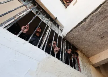 مرصد "بصمة" يوثق تفاصيل فرار معتقلين من سجن الشيخ مقصود وانتهاكات ممنهجة بحقهم
