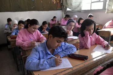 أكثر من 3.7 ملايين طالب وطالبة يبدؤون امتحاناتهم الانتقالية في سوريا