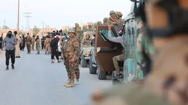 حملة أمنية في البوكمال: اعتقال مهربين وضبط صواريخ ومخدرات على الحدود العراقية