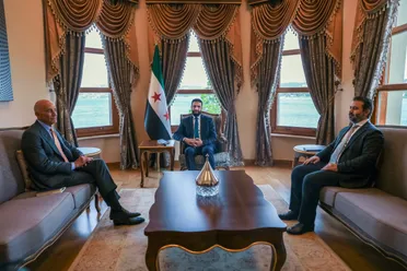 بيان يوضح تفاصيل لقاء "الشرع" بالمبعوث الأمريكي في إسطنبول