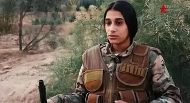 ادّعت "الفرار من الساحل بسبب المجازر".. تجنيد فتاة من الطائفة العلوية بصفوف "قسد"