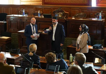 فرنسا تحتضن المؤتمر الأول لفريق قيصر: دعوة لإعادة الاعتبار للضحايا والمنسيين من السوريين
