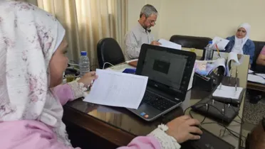 وزارة الإدارة المحلية تبدأ إعادة الموظفين المفصولين في عهد النظام البائد إلى عملهم