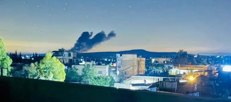 تهديد وتصعيد إسرائيلي متجدد: غارات عنيفة تطال مواقع عسكرية بريف درعا جنوبي سوريا