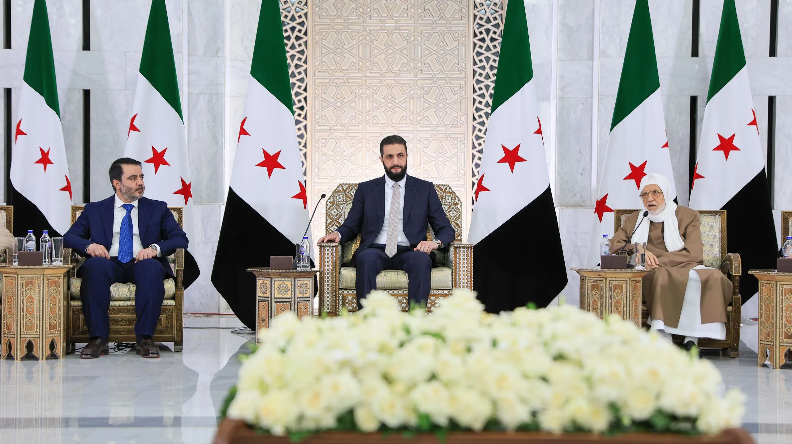 الرئيس "الشرع" يؤدي صلاة عيد الأضحى ويتلقى برقيات تهنئة من عدد من قادة الدول
