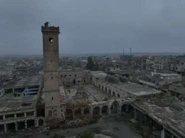 معرة النعمان تطلق نداء استغاثة: مدينة مدمّرة تنهض من تحت الركام وتنتظر الإنقاذ