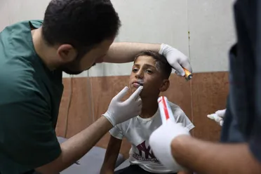 تعنيف طفل يتيم في حماة يثير غضباً واسعاً ومطالبات بمحاسبة الجاني