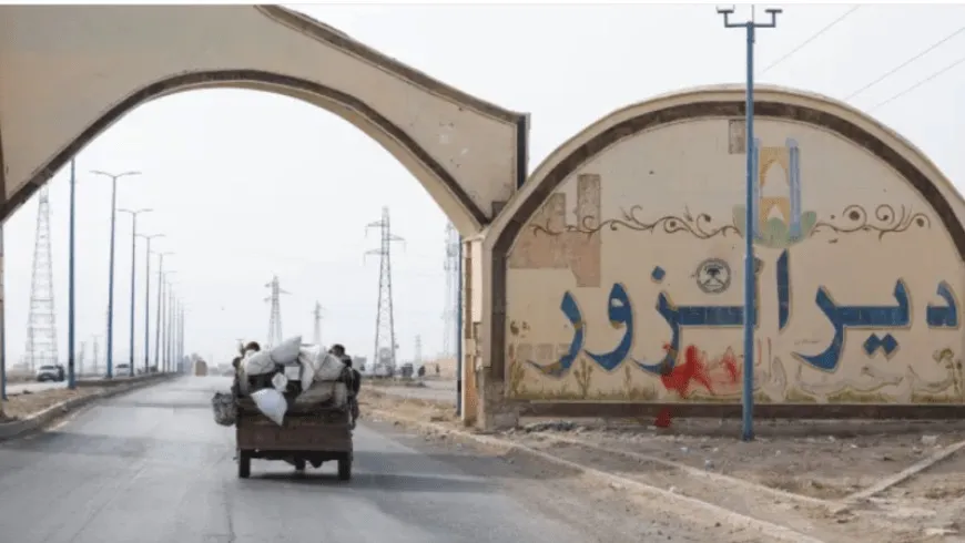 دير الزور تمهل الفعاليات التجارية 15 يوماً لإزالة رموز نظام الأسد البائد