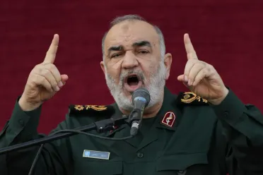 حسين سلامي… الجنرال الصارم أبرز مهندسي التدخل الإيراني في سوريا