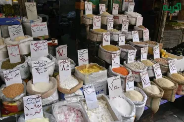 اقتصاديون: زيادة الرواتب بلا إصلاحات نقدية ستكون بلا جدوى