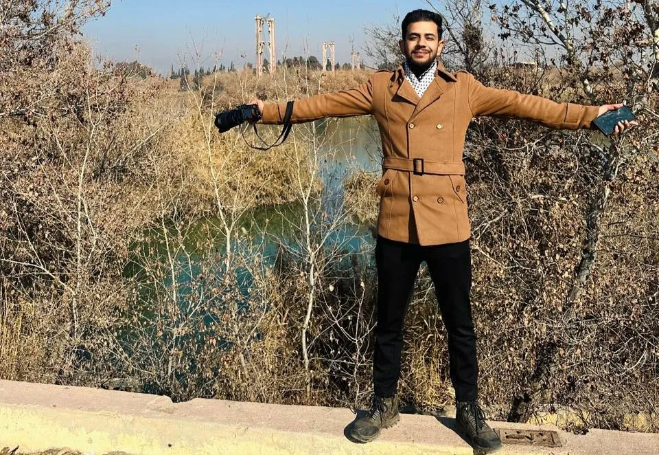 اتهموه بـ"العمالة للموساد".. صحفي سوري يتعرض لاستجواب أمني أمام السفارة الإيرانية بدمشق