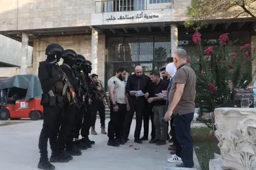 كانت معدّة للتهريب خارج سوريا.. تسليم مجموعة أثرية نادرة إلى مديرية آثار حلب