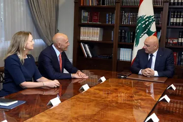 باراك في بيروت لتطويق الحرب وتفعيل التنسيق مع دمشق