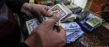 تباين في الآراء الاقتصادية.. زيادة الرواتب: بارقة أمل أم مقدمة لتضخم جديد؟