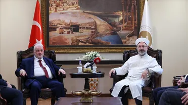 رئيس الشؤون الدينية التركي يستقبل وزير الأوقاف السوري ويؤكد دعم بلاده لتعافي سوريا