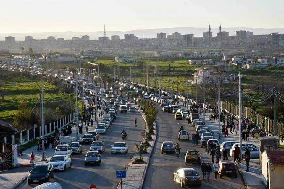حملة لإزالة إشغالات الأرصفة في شارع خالد بن الوليد بحمص