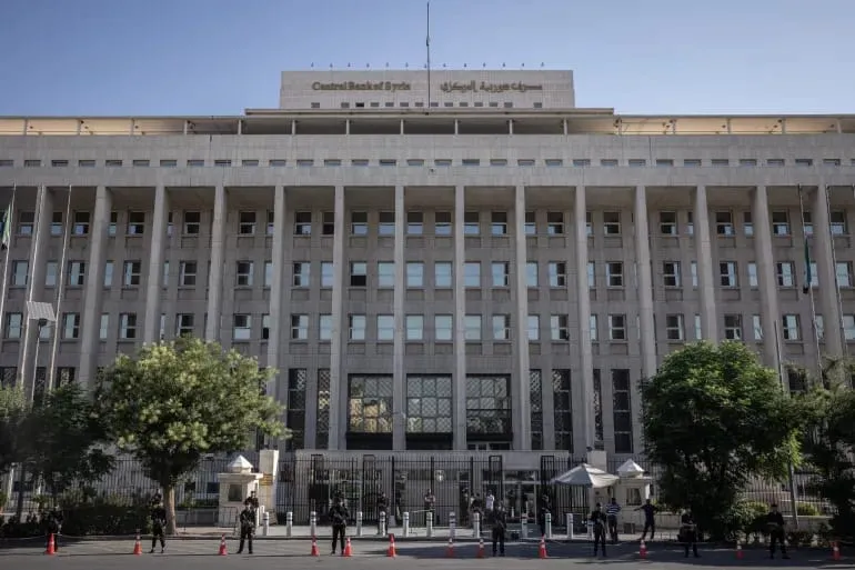 المركزي يُلزم المصارف بإعادة مبالغ التأمين للمستوردين بالليرة السورية
