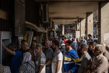 تقلبات الليرة السورية... تحديات معيشية مستمرة وجهود حكومية للثبات النقدي
