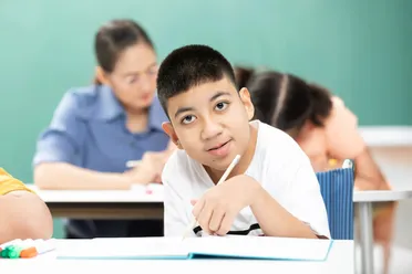 توحد في زمن الحرب: معاناة مضاعفة لأطفال سوريا وأمهاتهم