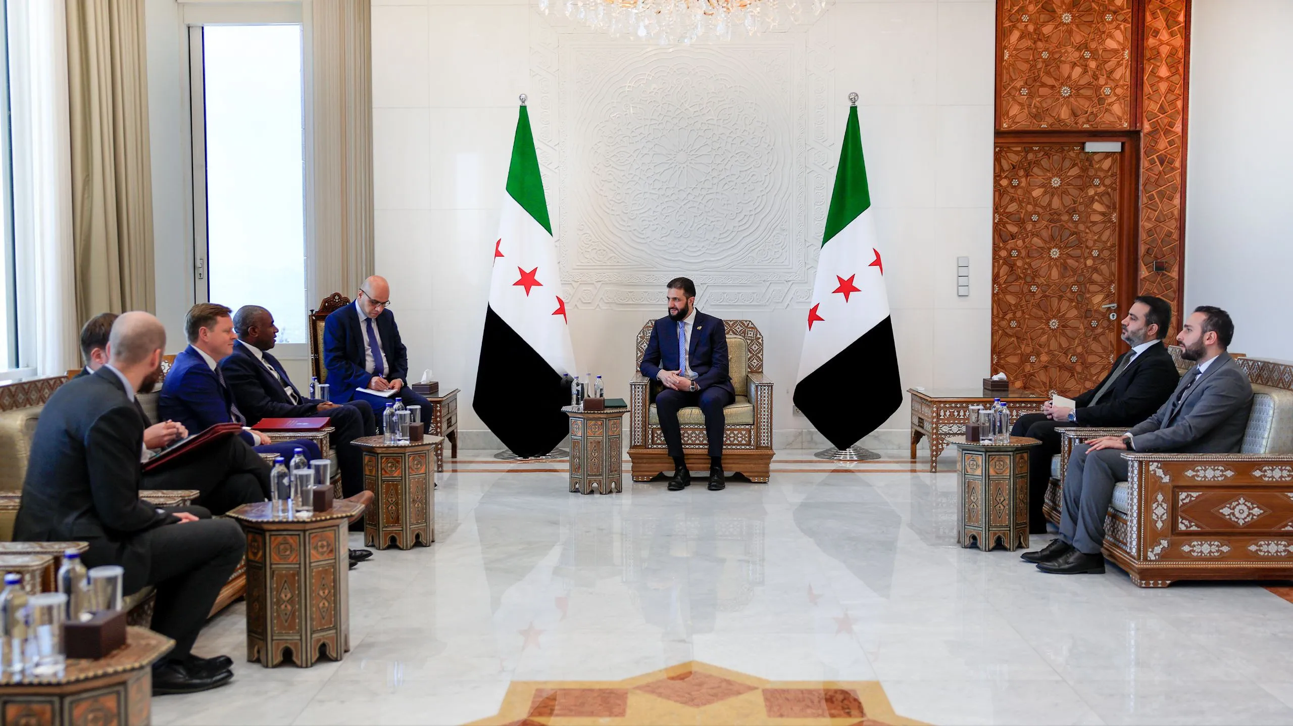 لندن تعلن انطلاق مسار دبلوماسي جديد مع دمشق وتخصّص مساعدات إنسانية للسوريين