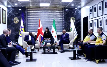 سوريا وبريطانيا تبحثان تعزيز التعاون في الاستجابة للطوارئ ودعم الدفاع المدني