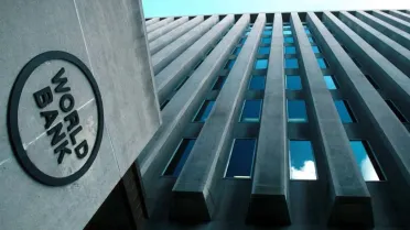 البنك الدولي: نمو اقتصادي طفيف في سوريا عام 2025 وسط أزمة سيولة حادة