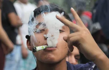 تدخين الأطفال في سوريا: ظاهرة تهدد جيل المستقبل