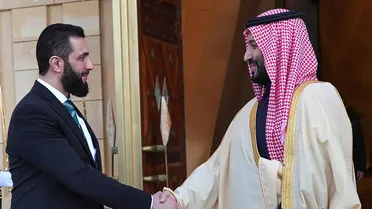 ولي العهد السعودي يجري اتصالاً هاتفياً مع الرئيس الشرع ويؤكد دعم سوريا ورفض الاعتداءات الإسرائيلية