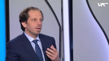 مدير الشبكة السورية يطالب بكشف تفاصيل اتفاق إجلاء العائلات من السويداء ويحذّر من التهجير القسري