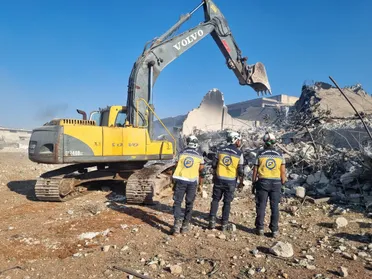 الصالح: فرقنا تعمل بأقصى طاقتها بعد انفجار ضخم في معرة مصرين