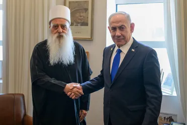 نتنياهو يبحث مع الشيخ طريف دعم الدروز في سوريا وتصعيد الغارات على السويداء