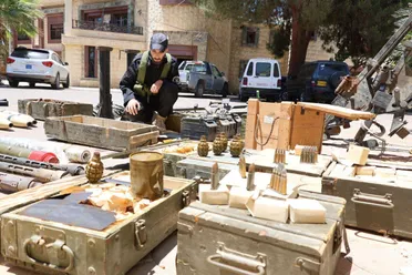 ضبط مستودع أسلحة في محيط مزرعة أحد ضباط النظام البائد بريف حمص
