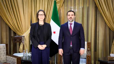 آنا سنو المبعوثة البريطانية إلى سوريا مع وزير الخارجية السورية أسعد الشيباني - ارشيفية
