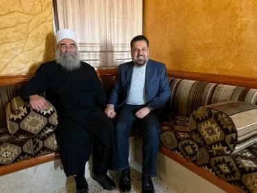 "ماهر شرف الدين" يعود بسقطات جديدة.. رفض للعلم السوري وإشادة بالاحتلال الإسرائيلي