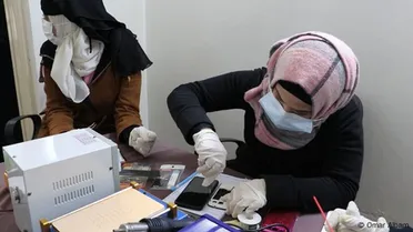 المرأة العاملة في زمن الحرب: بين الاستقلال المادي والتحديات اليومية