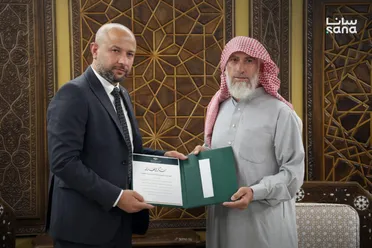 وزير الطوارئ يكرم المواطن محمود حمود بعد إنقاذه طفلاً من بئر في تل أبيض