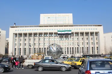 المركزي السوري يعلن خطة لطرح عملة جديدة ضمن برنامج إصلاحي لتعزيز الثقة بالليرة