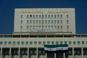 حاكم "المركزي السوري" يكشف خطة شاملة للإصلاح النقدي وإطلاق العملة الجديدة