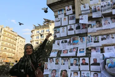 في اليوم الدولي لضحايا الاختفاء القسري: المعتقلون الفلسطينيون في سجون الأسد البائد.. مأساة بلا نهاية